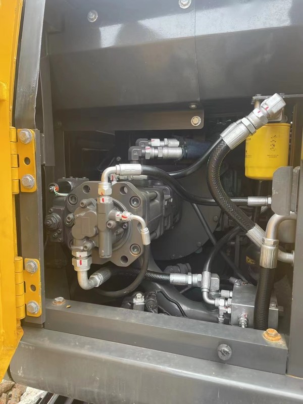 Подержанный экскаватор Ec140 в отличном состоянии для ваших тяжелых задач, спросите сейчас!