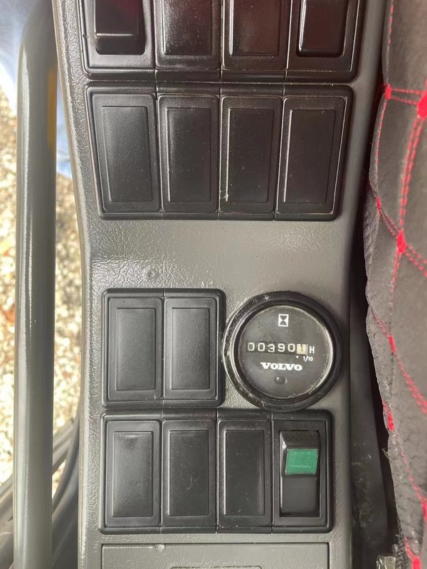 Подержанный экскаватор Ec140 в отличном состоянии для ваших тяжелых задач, спросите сейчас!