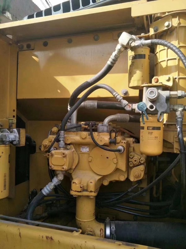 Экскаватор Cat320 в отличном состоянии с короткими рабочими часами