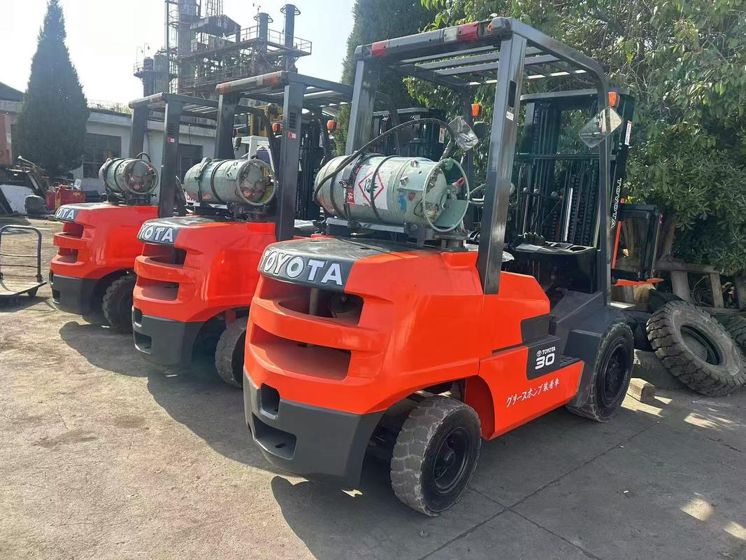 Подержанный вилочный погрузчик Toyota, топливный вилочный погрузчик Toyota, подержанный газовый вилочный погрузчик Toyota ，из Японии