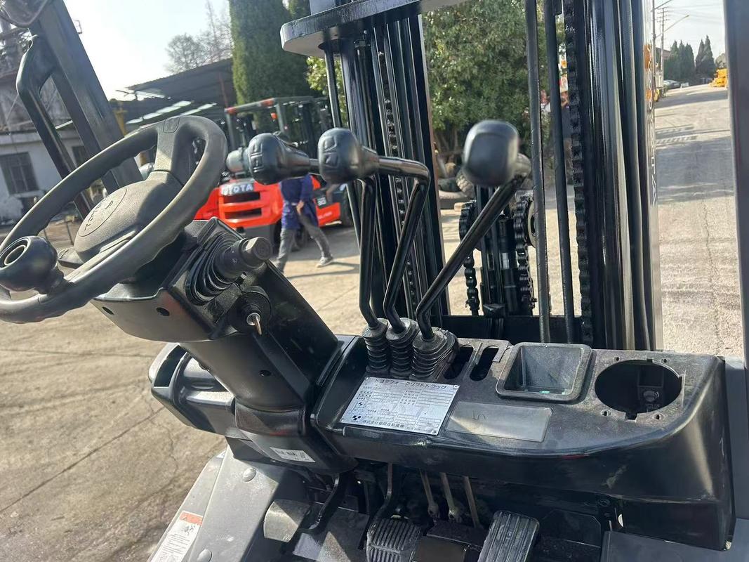 Подержанный вилочный погрузчик Toyota, топливный вилочный погрузчик Toyota, подержанный газовый вилочный погрузчик Toyota ，из Японии