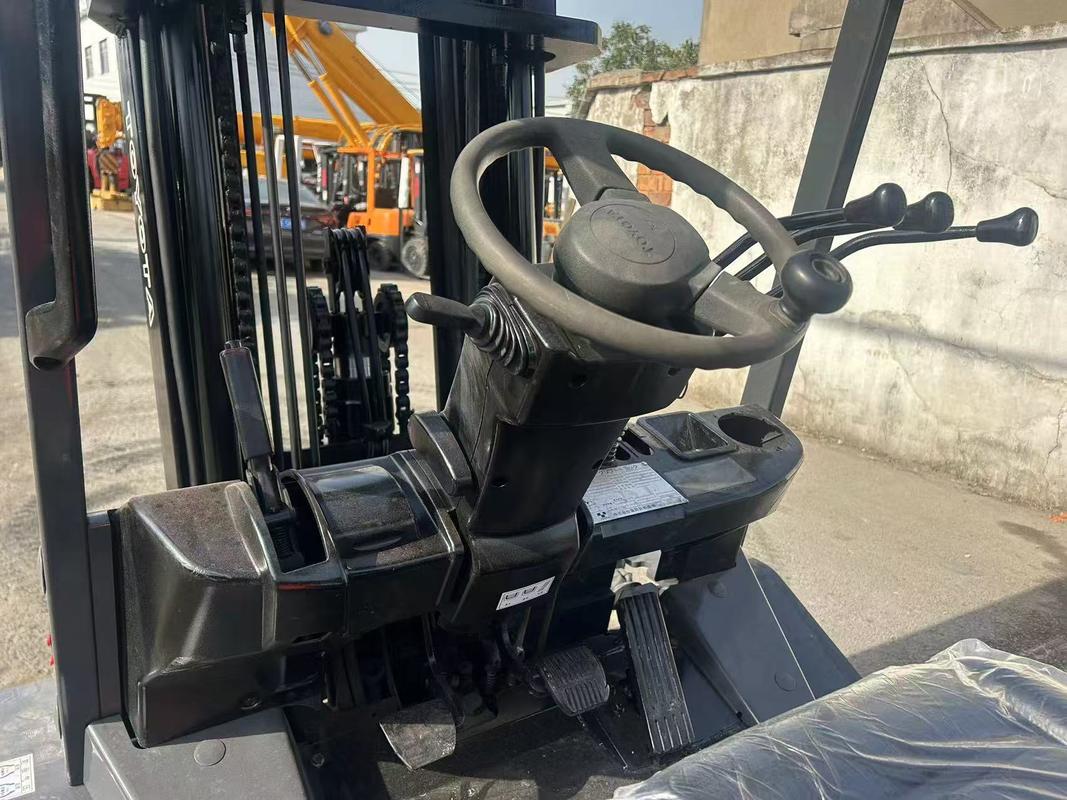 Подержанный вилочный погрузчик Toyota, топливный вилочный погрузчик Toyota, подержанный газовый вилочный погрузчик Toyota ，из Японии