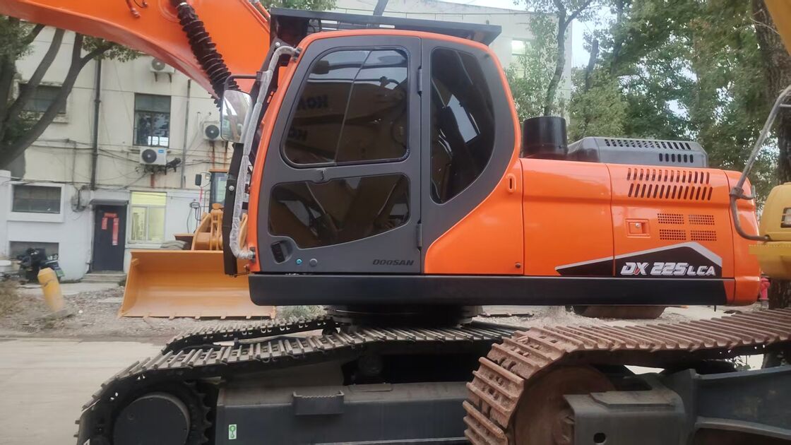Высокозатратный эксплуатируемый экскаватор Doosan DX225LC 22000 кг для землеустройства и каменной техники