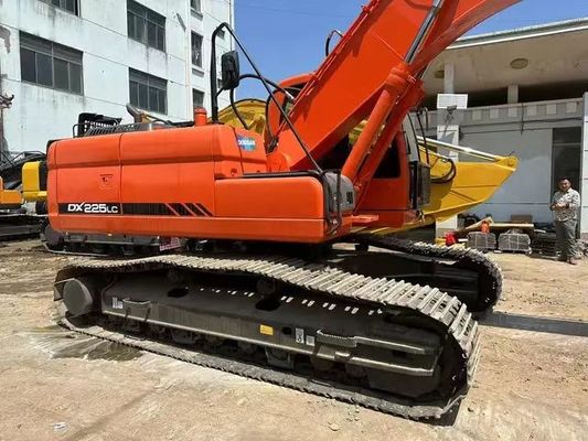 Подержанный экскаватор Doosan DX225 работает как новая машина