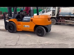 Погрузчик Toyota 8FG50N с балансированным двигателем внутреннего сгорания на складе